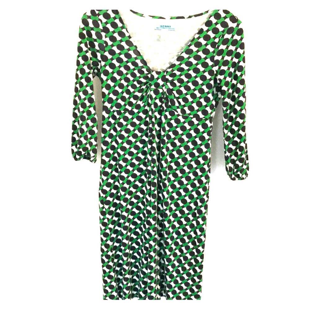 Cute maternity dress!